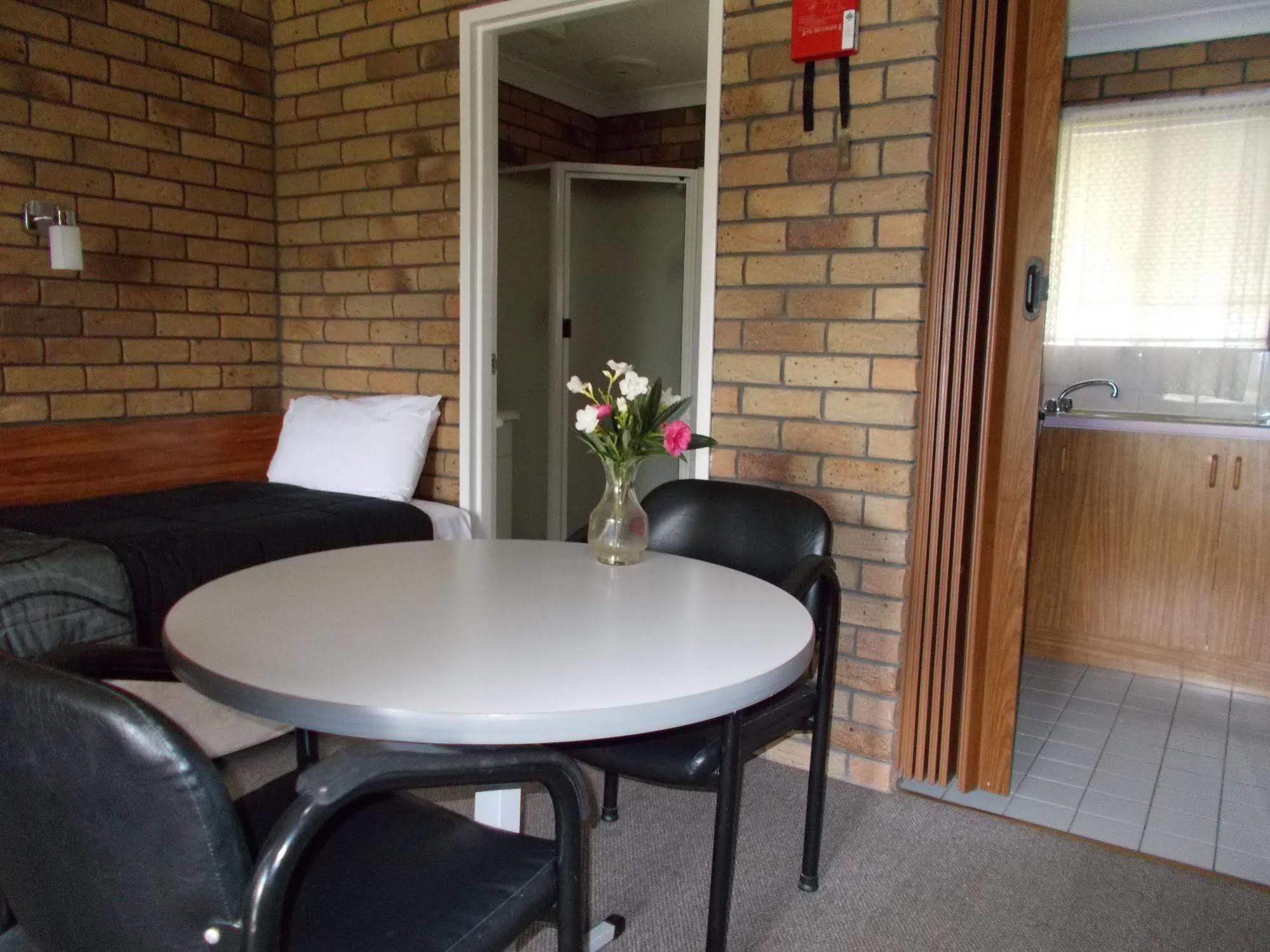 Park House Motor Inn Oakey Extérieur photo