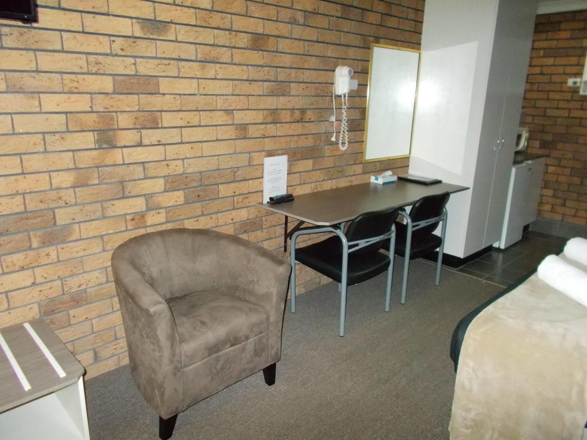 Park House Motor Inn Oakey Extérieur photo